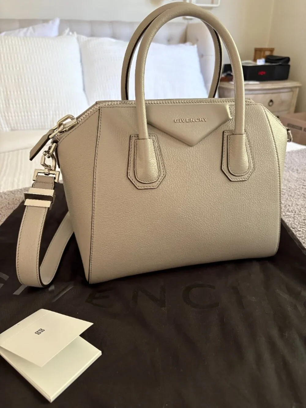 Givenchy Antigona Women's Hand Bag - Picture 3 of 16